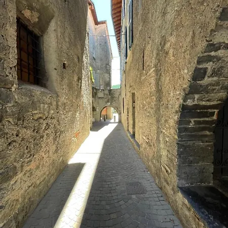 La Casa Nei Vicoli: In Centro A Due Passi Dal Apartment Mandello del Lario