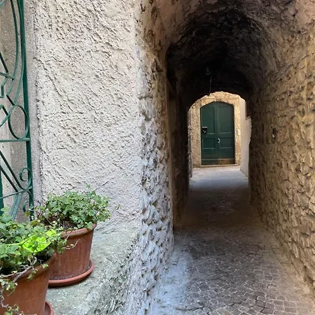 La Casa Nei Vicoli: In Centro A Due Passi Dal 曼代洛-德尔拉里奥