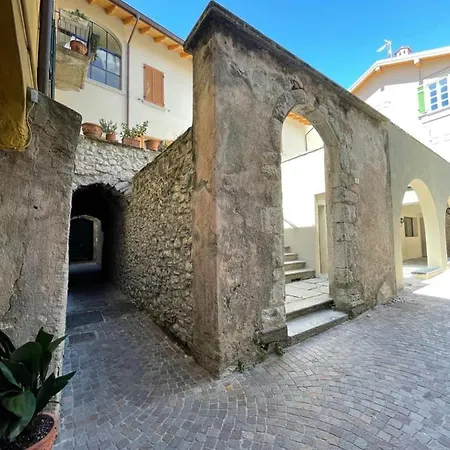 公寓 La Casa Nei Vicoli: In Centro A Due Passi Dal 曼代洛-德尔拉里奥