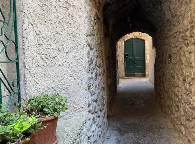 La Casa Nei Vicoli: In Centro A Due Passi Dal מנדלו דל לאריו